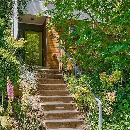 Central 3-Story With Private Balcony Seattle Exterior photo