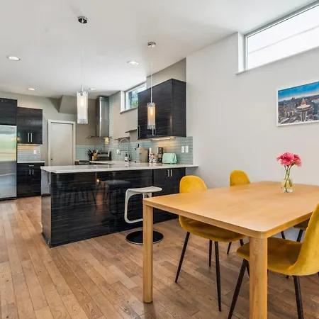 Central 3-Story With Private Balcony Seattle Exterior photo