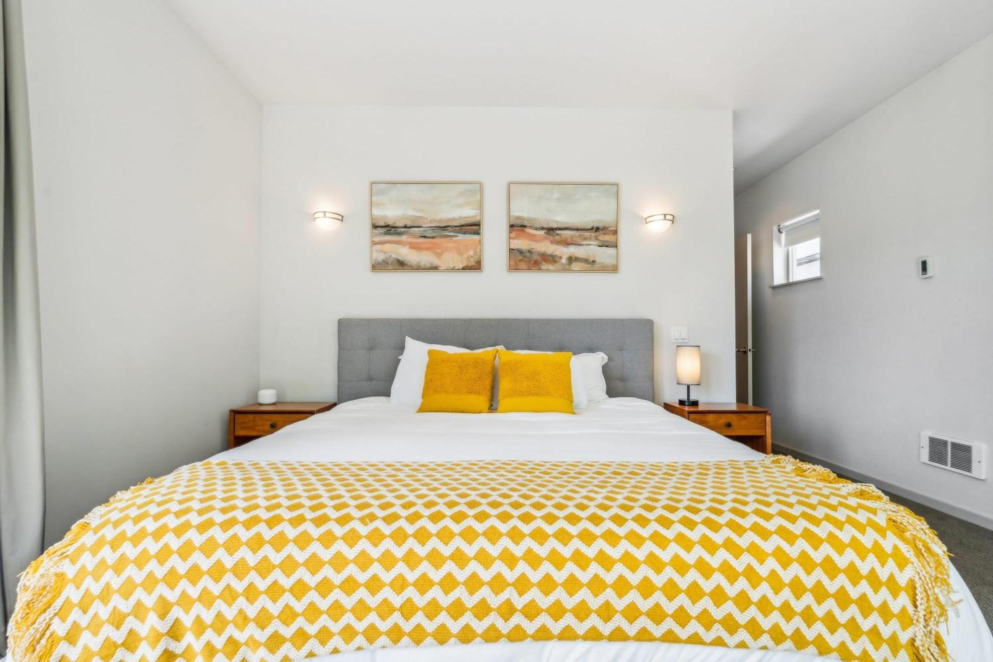 Holiday home 3-story With Private Balcony Seattle